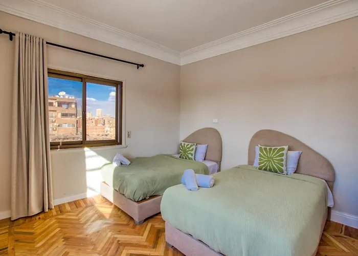 Central Luxury Stay, Stylish Urban Escape