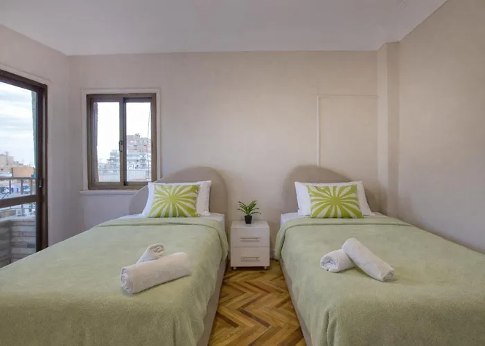 Central Luxury Stay, Stylish Urban Escape
